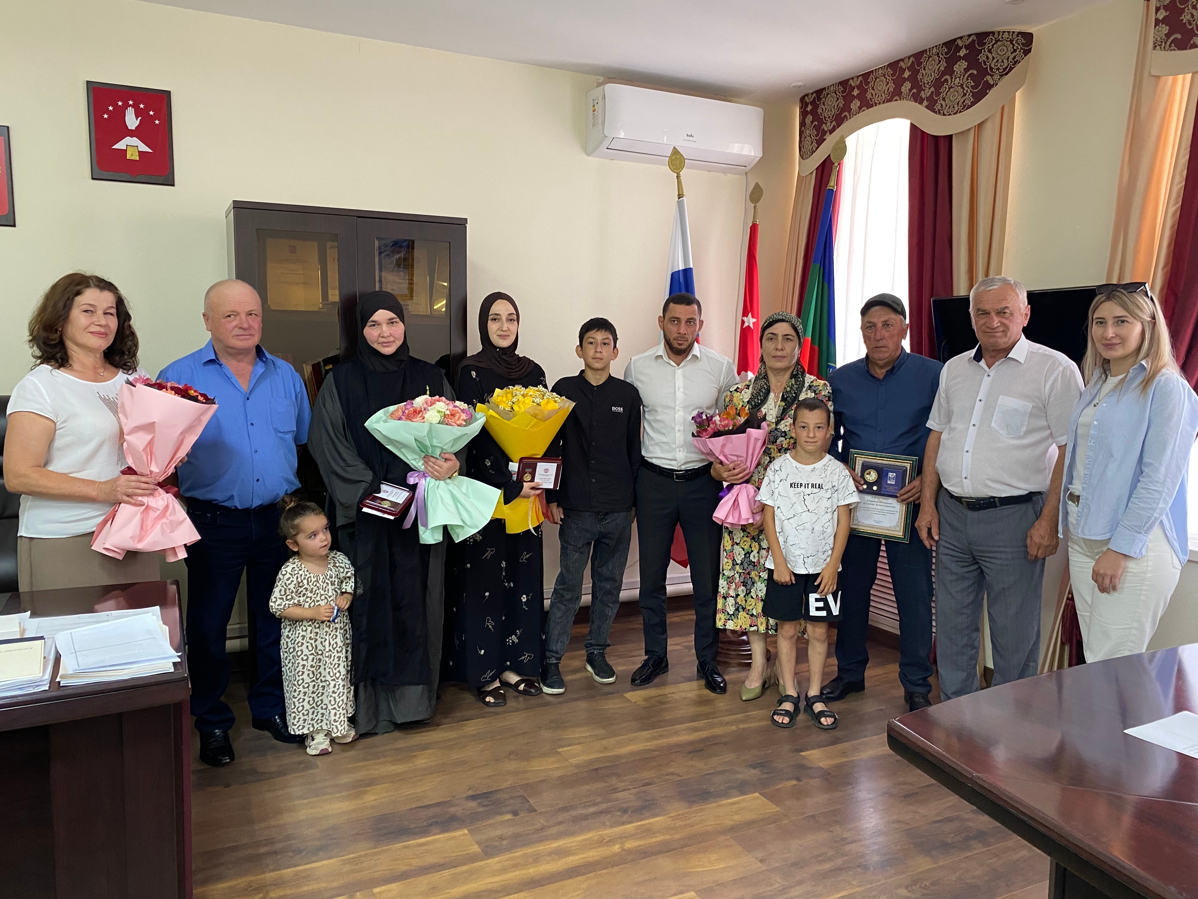 Торжественное вручение почетных грамот и медалей в честь Дня семьи и верности.